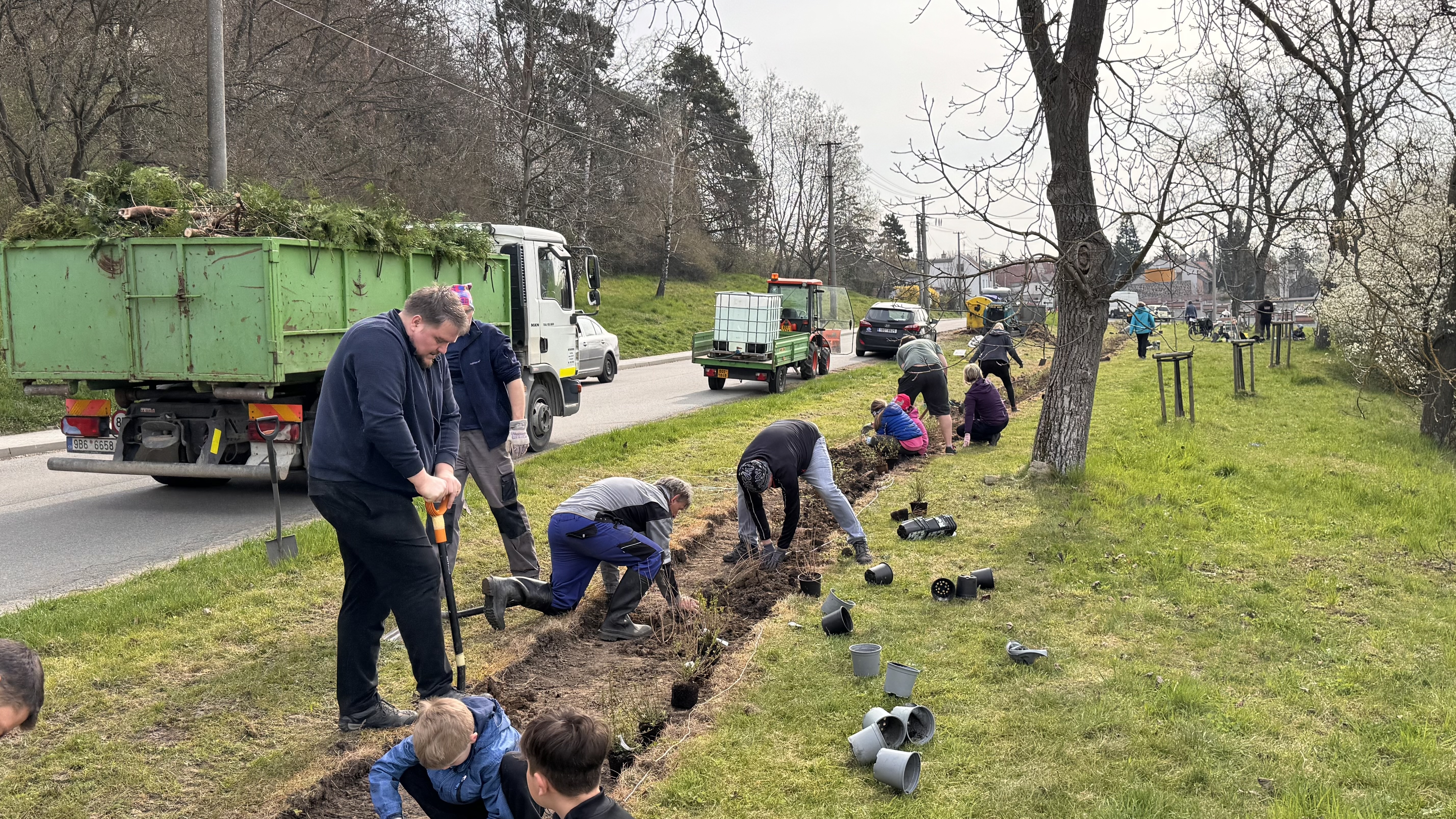 Planting of trees and bushes in Menin - Together for Nature and Community